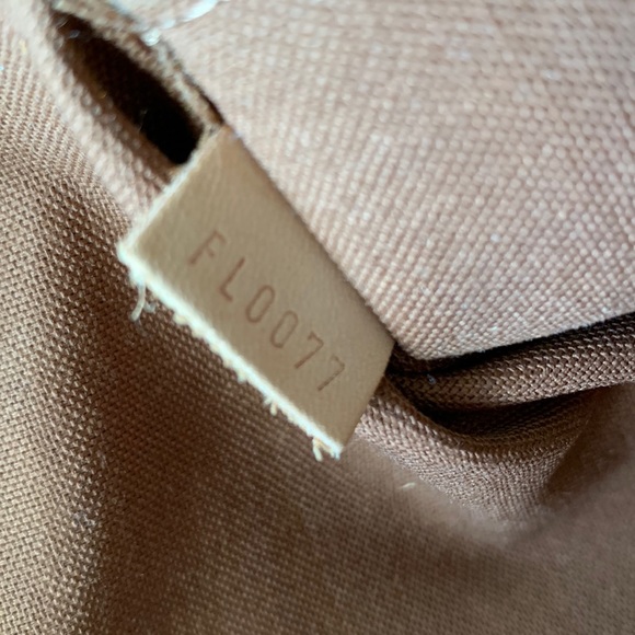 Authentic Louis Vuitton Lockit Monogram Horizontal - Picture 16 of 16